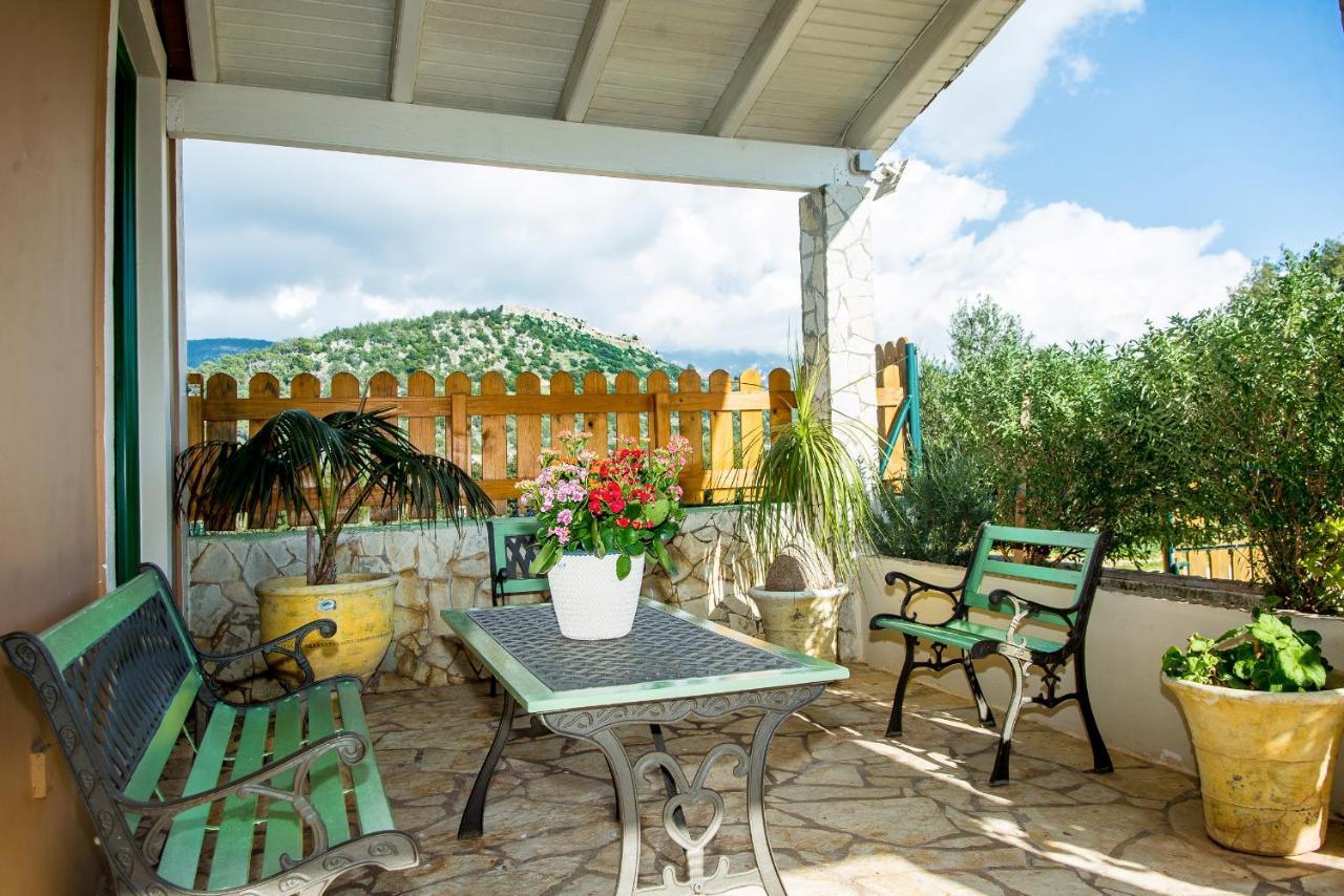Villa Aelia - A Peaceful And Private Place 阿尔戈斯托利翁 外观 照片